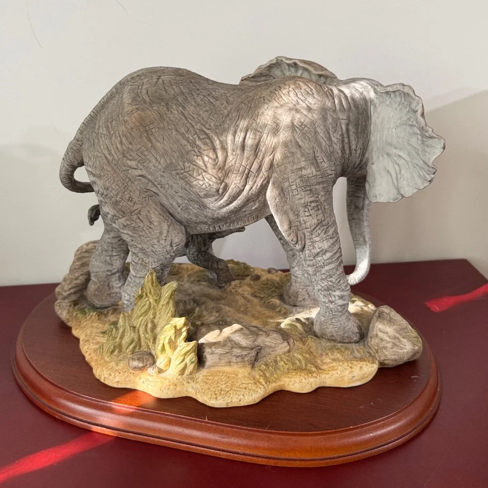 Home interiors Elephant Mother and Calf #11863-03.  Endangered species porcelain - Picture 3 of 7